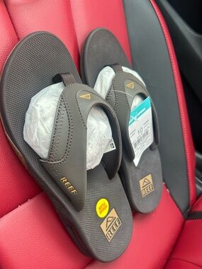 Reef Men’s Brown Leather-Look Cushion Flip-Flops